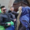 25_10_lburg_farbtupfer_fuer_originell_gekleideten_zuschauer