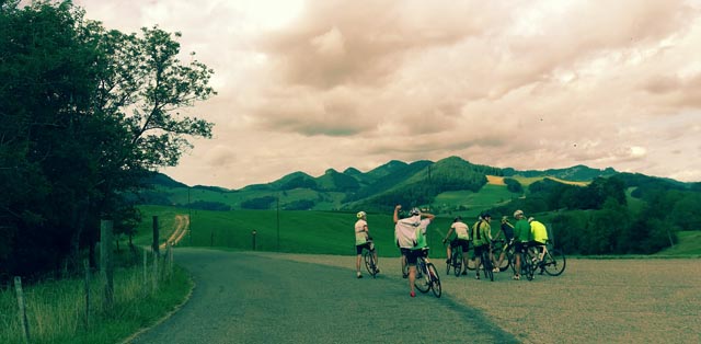 Immer wieder reizvoll: Das Rennvelo-Training am Sonntagmorgen in der Gruppe (Wisnerhöchi SO). Foto: Christine Steck