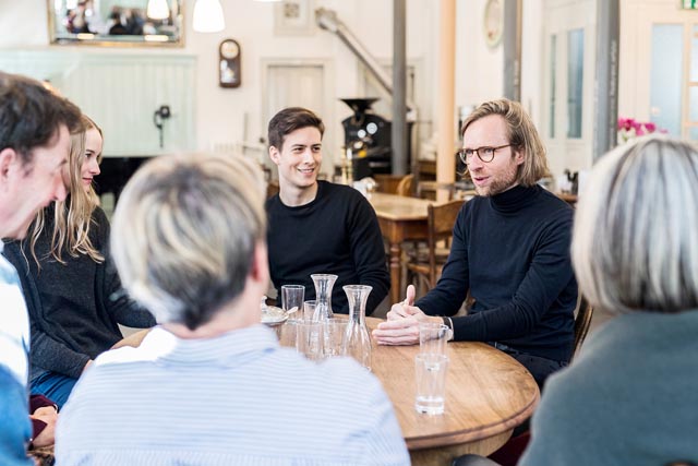 Das Erzählcafé bietet einen angenehmen Rahmen für den Austausch von Alltagsthemen, Erinnerungen und Erfahrungen.